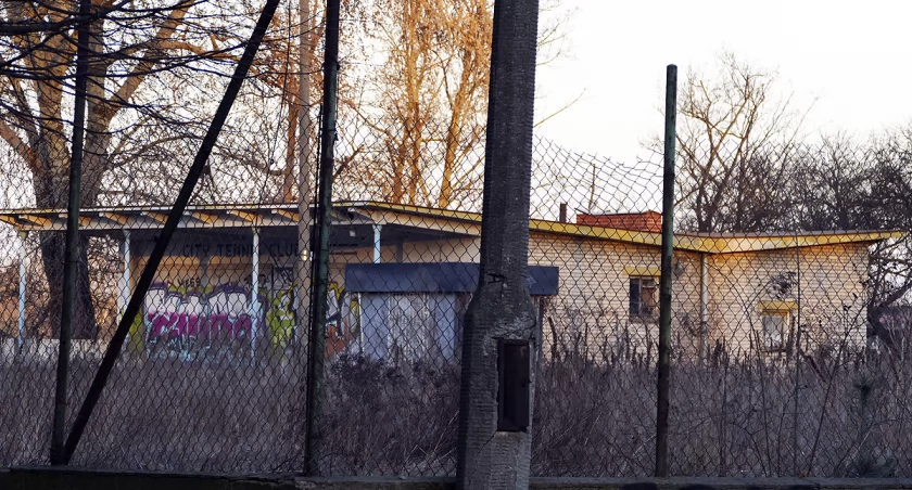 zdjęcie kort tenisowy 