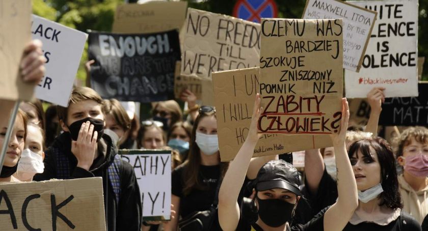 Protest pod ambasadą USA.