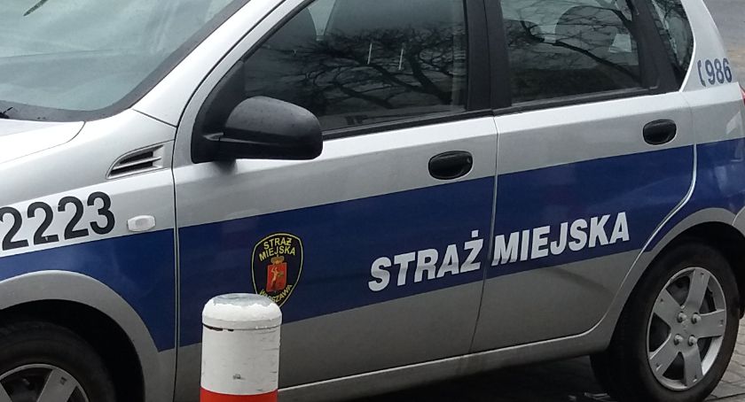 Mężczyzna ranny w głowę nie zgodził się na szpital.