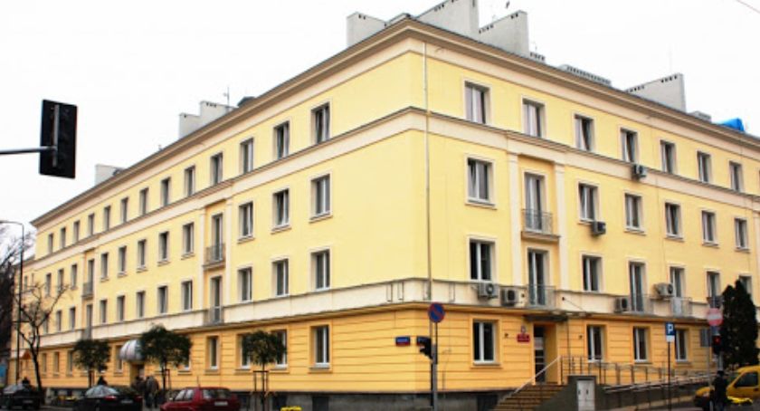 Urzędy dzielnic otwarte do 14.00 w sobotę.
