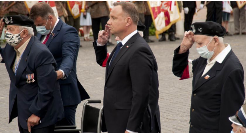 Ambasada Niemiec w Warszawie opuściła flagi do połowy.