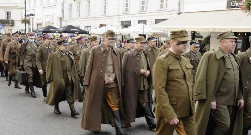 XIII Katyński Marsz Cieni po cichu w Warszawie.