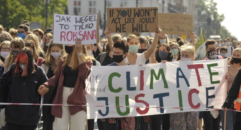 Przepraszam, próbuję ratować świat - Młodzieżowy Strajk Klimatyczny.