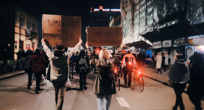 Niedzielne protesty w Warszawie