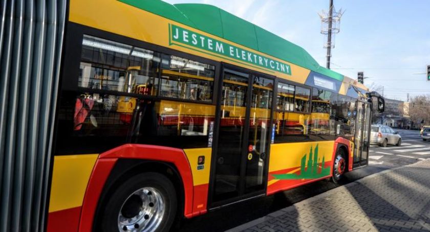 Autobus należący do WTP z napisem 