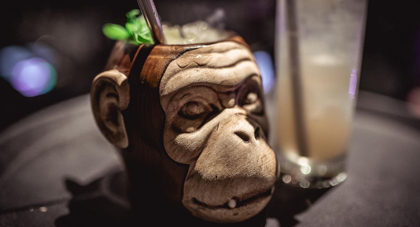World Class Cocktail Festival 2021 - drink w kubku o kształcie małpy