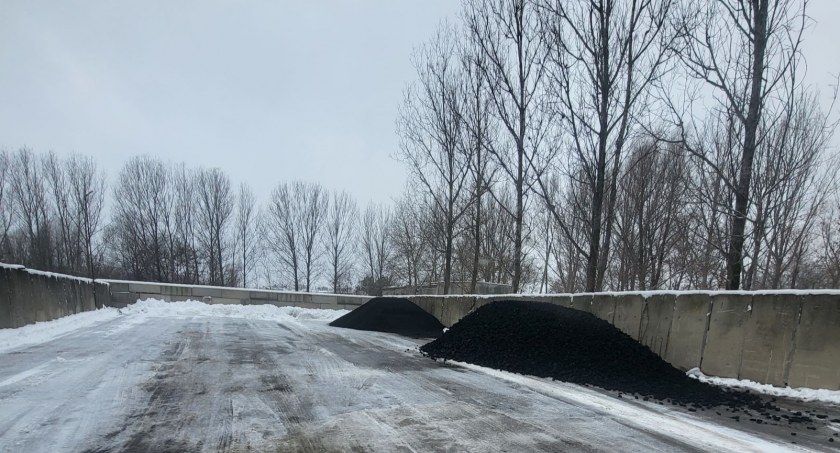 Węgiel składowany jest przy ul. Mortkowicza 5