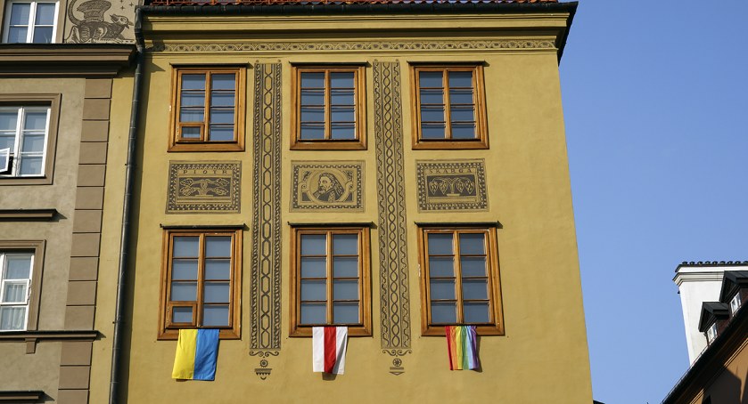 zdjęcie Staromiejski Dom Kultury i flagi