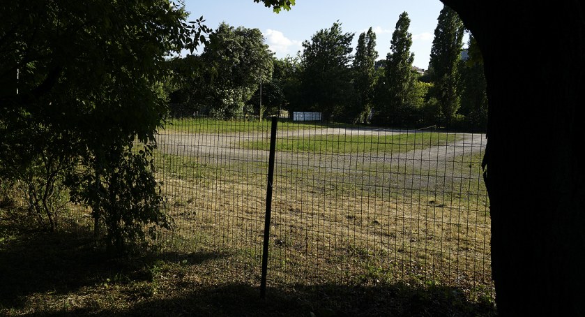 zdjęcie Czerwone boisko