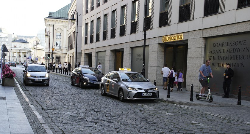 zdjęcie Stare Miasto i taksówki 