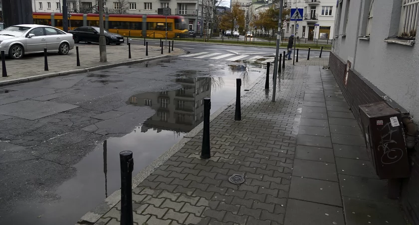 zdjęcie słupki drogowe 