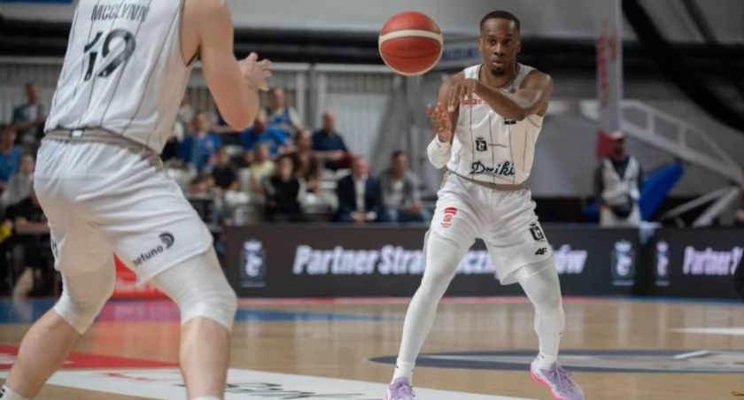 Matt Coleman zdobył 20 pkt.