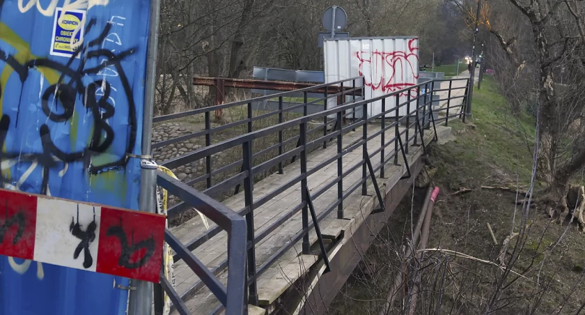 zdjęcie Kładka akrobatka nad Kanałem Wystawowym