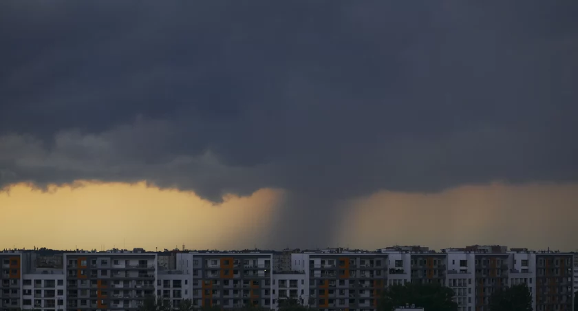 zdjęcie Lej kondensacyjny nad Bemowem