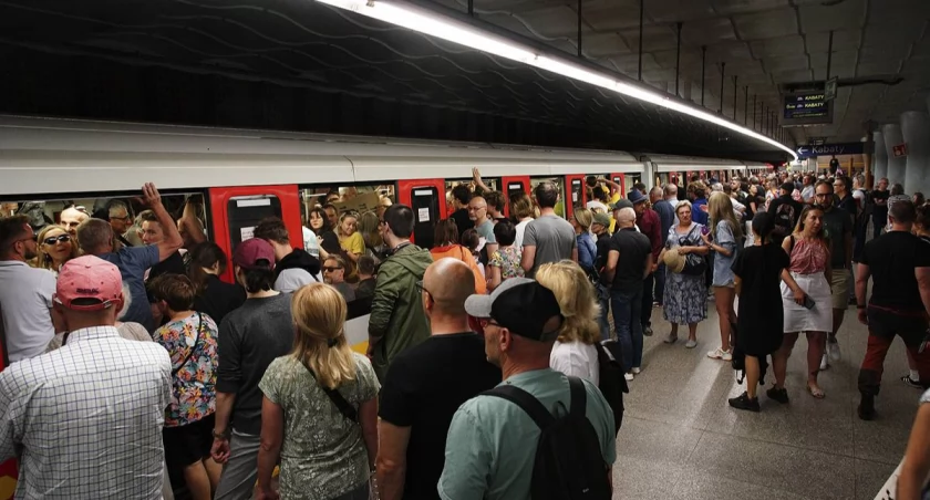 zdjęcie metro Warszawa 
