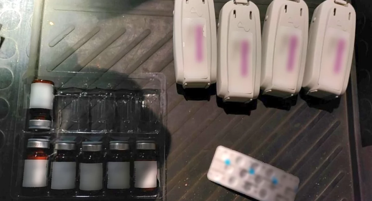 Policja komunikaty, Ampułki fentanylem przystanku - zdjęcie, fotografia
