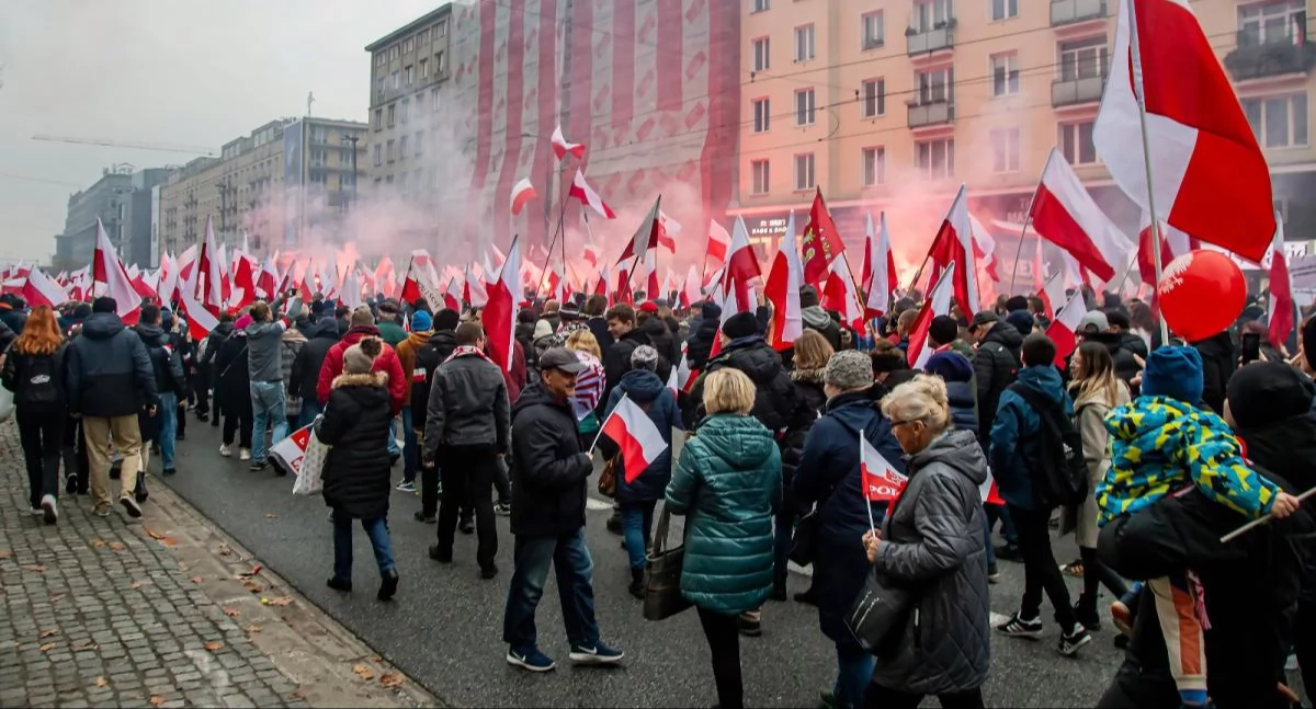 Społeczne sprawy, Marsz Niepodległości dobiega końca - zdjęcie, fotografia