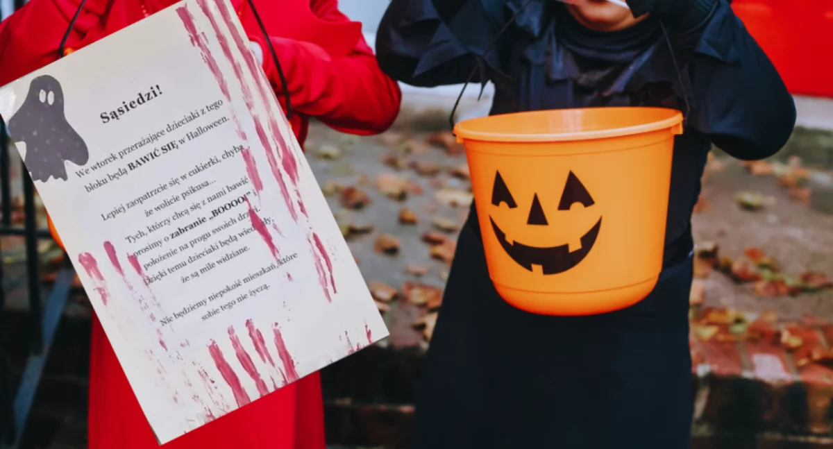 Społeczne sprawy, Halloween wspólnotach Dzieci duchy jajka drzwiach psikusy - zdjęcie, fotografia
