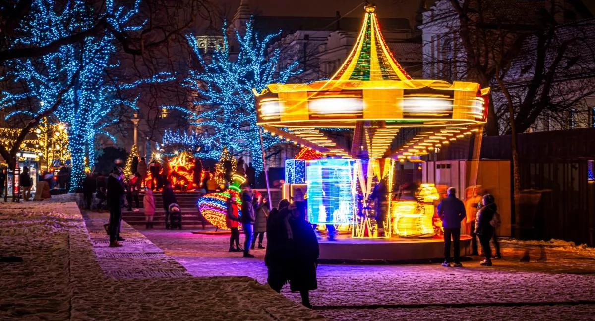 Społeczne sprawy, Krakowskie Przedmieście iluminacją magiczne spacery możliwe! (ZDJĘCIA) - zdjęcie, fotografia