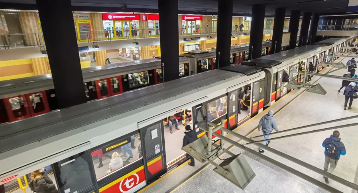 Transport publiczny, weekend metro skróconej trasie Spore utrudnienia - zdjęcie, fotografia
