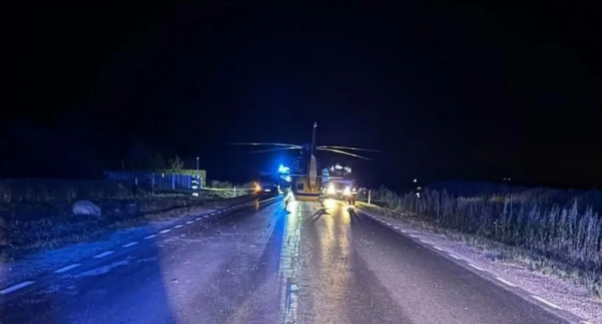 Wypadki, Nocny wypadek Dachowanie - zdjęcie, fotografia