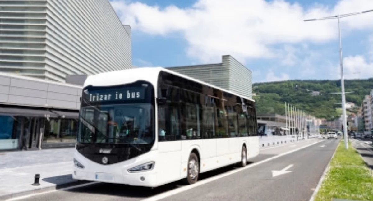 Transport publiczny, Hiszpańskie autobusy Warszawie - zdjęcie, fotografia