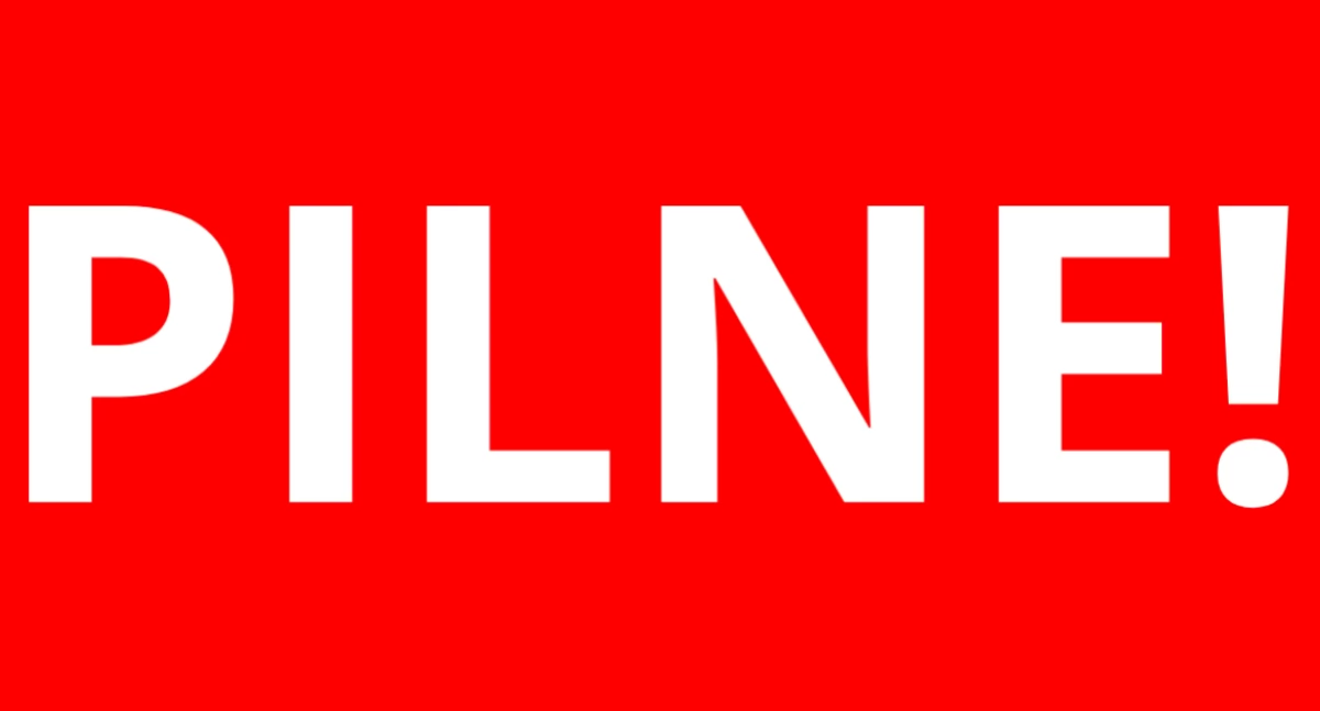 Pościg zakończony dramatycznie. Radiowóz uderzył w drzewo!