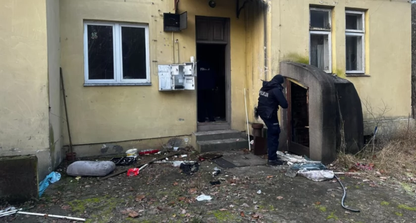 "W Wawrze nikogo nie zostawiają bez pomocy". Dzielnicowi wspierają bezdomnych