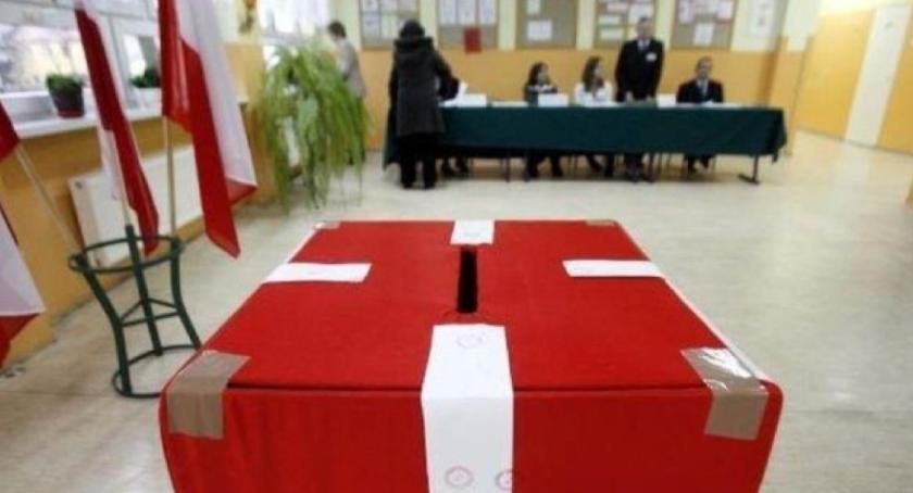 Komisje wyborcze: kto pilnuje, kto liczy, kto sprawdza? I ile zarobi?
