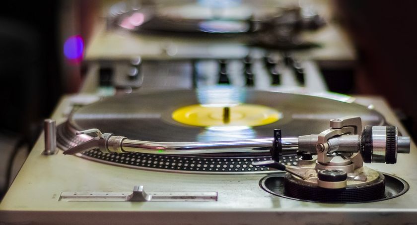 Zdjęcie - vinyl na gramofonie.