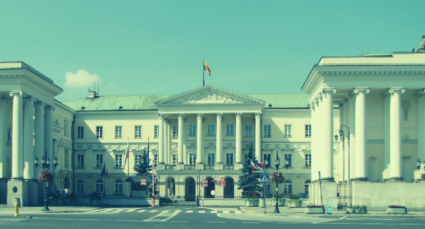 Urzędnicy bez podwyżek i nagród.