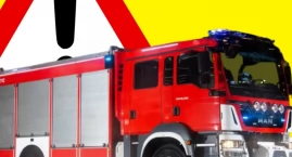 Drzewa spadły na domy w Wawrze. 