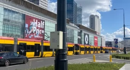 TRAMWAJE STANĘŁY NA MARSZAŁKOWSKIEJ! Utrudnienia w centrum Warszawy [ZDJĘCIA]