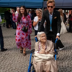 Zdjęcie: Opieka społeczna Warszawa SPOŁECZEŃSTWO