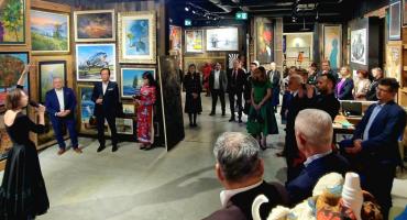 „Sztuka łączenia ludzi” w Galerii Ado-art. Spotkania z klimatem