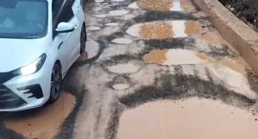Uszkodziłeś auto przez dziurawą nawierzchnię? Wystąp o odszkodowanie do zarządcy drogi