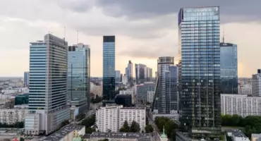 Przestrzeń na świeżym powietrzu – mieszkania z ogródkiem w stolicy