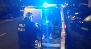 Interwencja na Pradze-Południe. Agresorka dobijała się do jego drzwi!