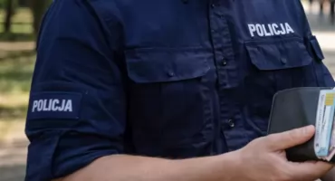 Dokumenty cudzoziemca znalezione w parku. Policjant zareagował natychmiast!