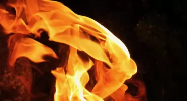 WIELKI POŻAR w Rembertowie. DŁUGA AKCJA w środku nocy 