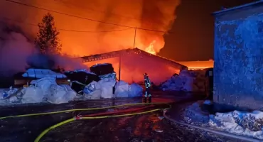 GIGANTYCZNY POŻAR hali z odpadami w Nowym Modlinie