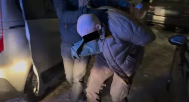 TRZECH BANDYTÓW, JEDNA 