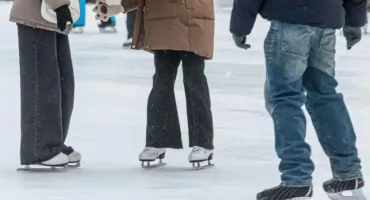 AURA WCIĄŻ IŚCIE ZIMOWA. Lodowisko w Wawrze czynne!