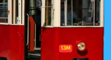 Warszawianki wsiadły do parówki! Zabytkowy tramwaj na Dzień Kobiet.