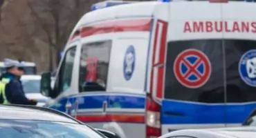 Zderzenie trzech aut na Alei Wilanowskiej. Dzieci dyplomatów trafiły do szpitala