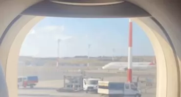 Przewoził narkotyki. Zatrzymany od razu po opuszczeniu pokładu samolotu. 