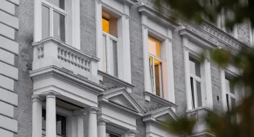 Roczne dziecko wypadło z balkonu. Na miejscu śmigłowiec LPR