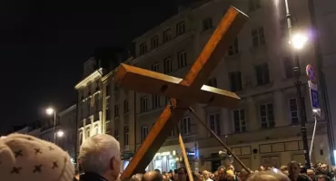 Wielki Piątek. Już dziś ulicami Warszawy przejdzie Centralna Droga Krzyżowa