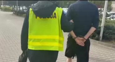 Zdołał wykrztusić, że znajomy próbował go zabić. Działali policjanci z KRP na Targówku