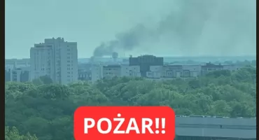 Gęsty dym nad Lotniskiem Chopina! Ogień zajął budynek, ranna osoba w karetce!